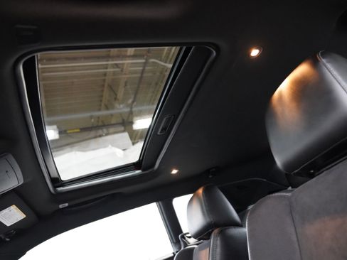 Used 2022 Dodge Challenger R/T Scat Pack w/ 1320 Drag Pack image 31