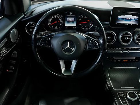 Used 2018 Mercedes-Benz GLC 300 4MATIC image 32