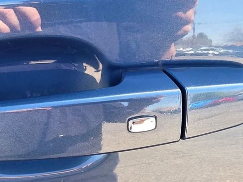 Used 2024 GMC Terrain SLT image 17