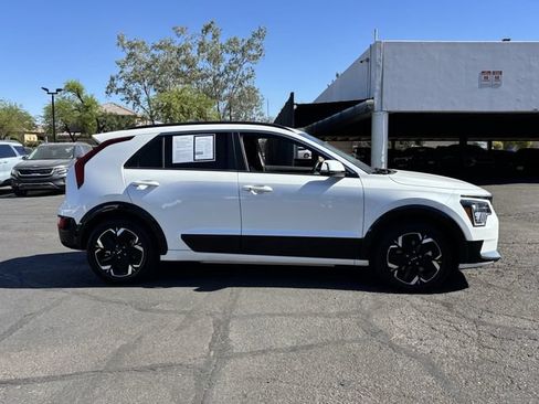 Used 2023 Kia Niro Wind FWD image 2