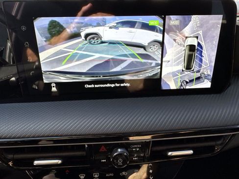 Used 2025 Nissan Kicks SR image 27