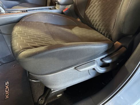 Used 2021 Nissan Kicks SV FWD image 23