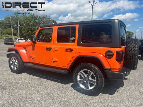 Used 2018 Jeep Wrangler Unlimited Sahara AWD/4WD image 5