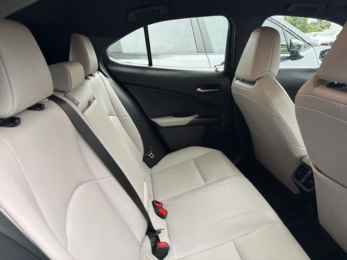 Used 2019 Lexus UX 200 FWD image 5