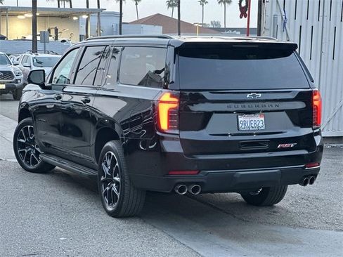 Used 2025 Chevrolet Suburban RST image 6