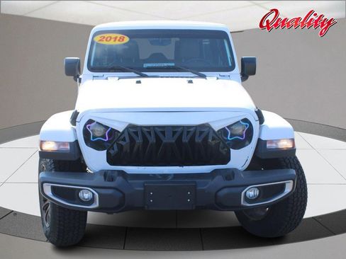 Used 2018 Jeep Wrangler Unlimited Sahara image 10