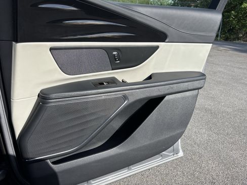 Used 2024 Lincoln Nautilus Reserve image 26