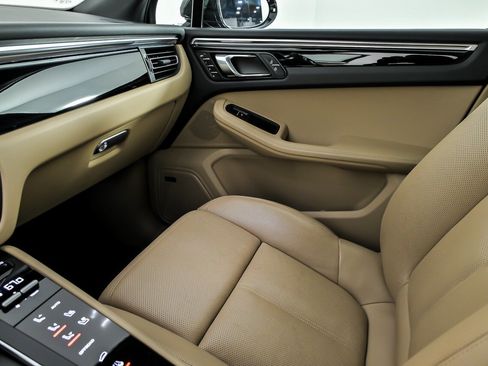 Used 2023 Porsche Macan S AWD/4WD image 38