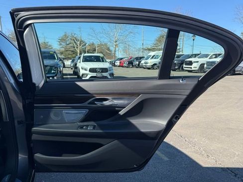 Used 2019 BMW 750i xDrive w/ Executive Package image 28