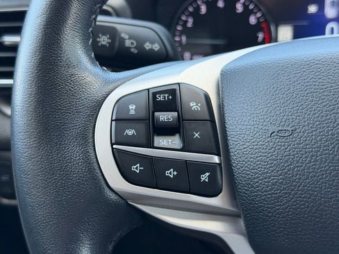 Used 2022 Ford Explorer XLT w/ Equipment Group 202A image 40