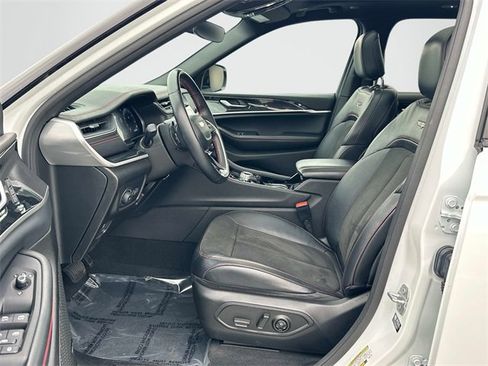 Used 2022 Jeep Grand Cherokee Trailhawk image 16