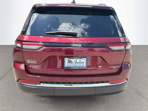 Used 2023 Jeep Grand Cherokee Laredo AWD/4WD image 5