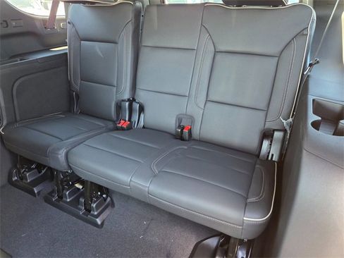 New 2025 Chevrolet Suburban Premier image 7