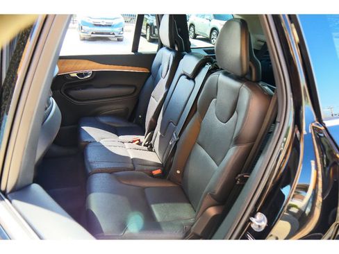 Used 2022 Volvo XC90 T6 Momentum w/ Climate Package AWD/4WD image 18