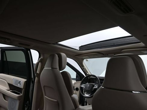 Used 2020 Lincoln Navigator Reserve w/ Equipment Group 208A Reserve AWD/4WD image 19