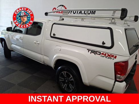 Used 2017 Toyota Tacoma TRD Sport w/ Tow Package AWD/4WD image 10