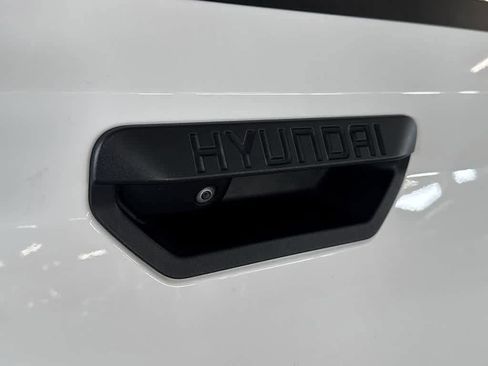 Used 2025 Hyundai Santa Cruz SE FWD image 11