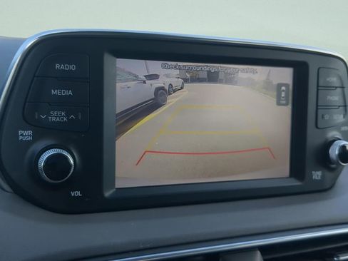 Used 2019 Hyundai Santa Fe SEL FWD image 17