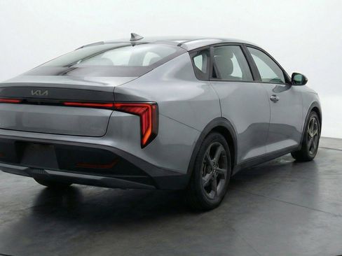 Used 2025 Kia K4 LXS image 9