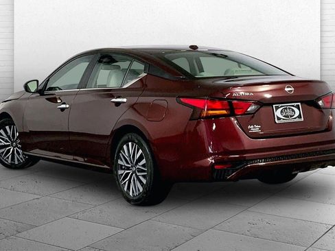 Used 2025 Nissan Altima 2.5 SV image 11
