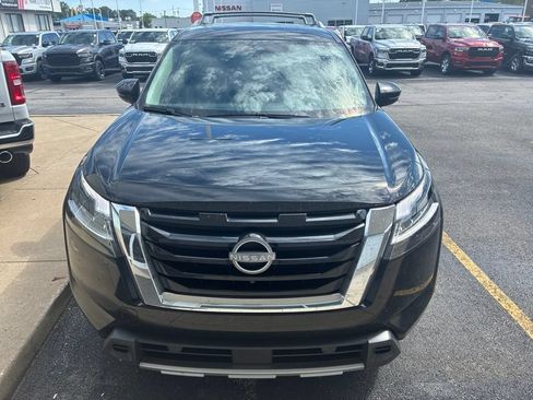 Certified 2024 Nissan Pathfinder SL AWD/4WD image 3