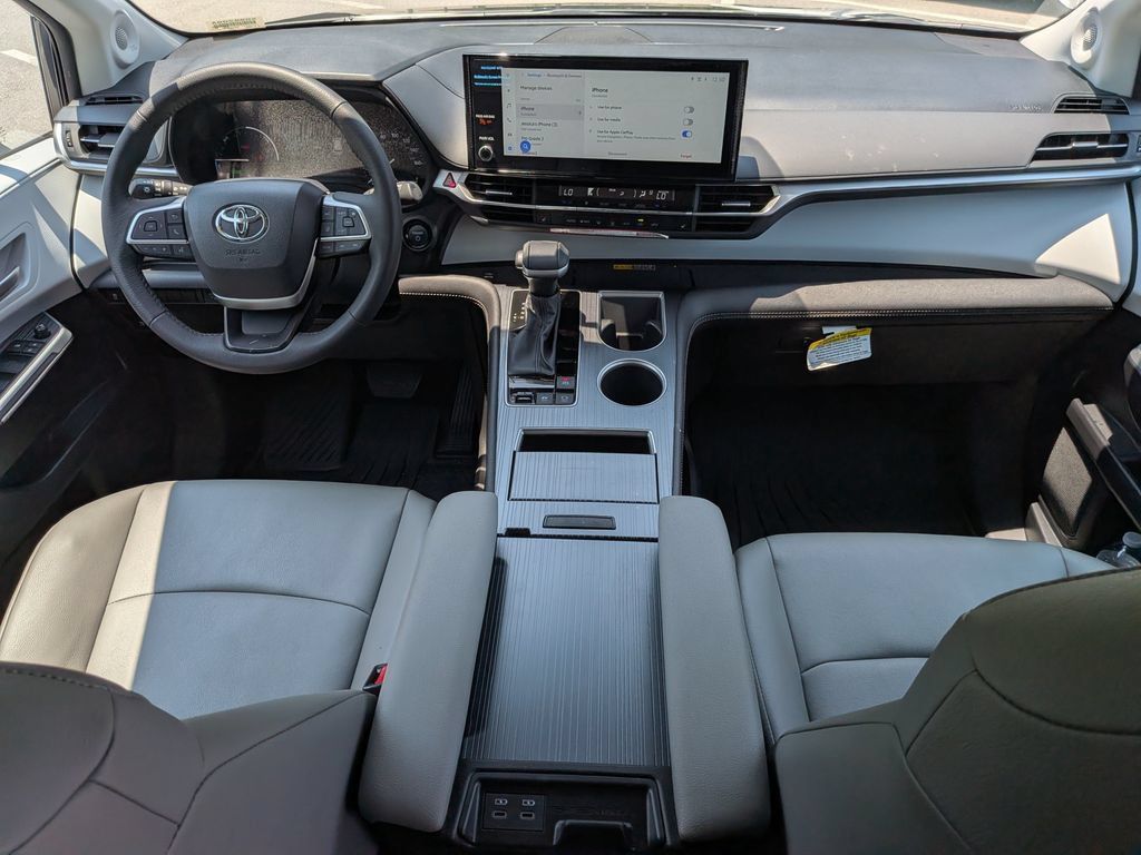Used 2025 Toyota Sienna XLE w/ XLE Plus Package FWD image 28