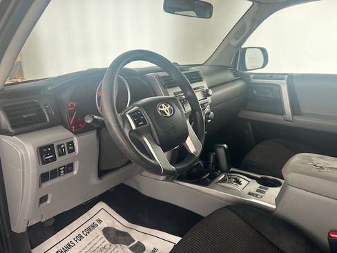 Used 2011 Toyota 4Runner SR5 w/ Convenience Pkg AWD/4WD image 10