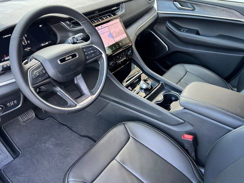 New 2025 Jeep Grand Cherokee Limited w/ Luxury Tech Group II image 10