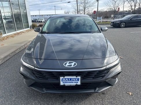 Certified 2025 Hyundai Elantra SE image 3