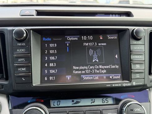 Used 2018 Toyota RAV4 Limited FWD image 22