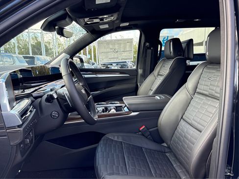 New 2026 Cadillac Escalade ESV Platinum Sport w/ LPO, ONYX Package image 8