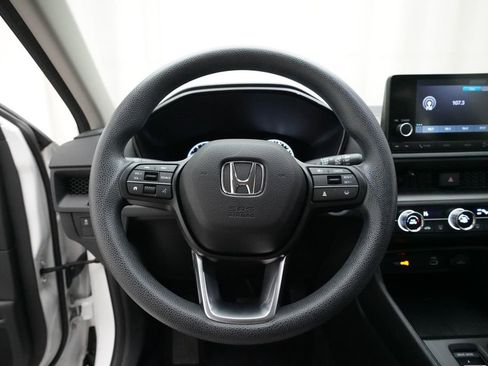 Used 2023 Honda CR-V LX image 4