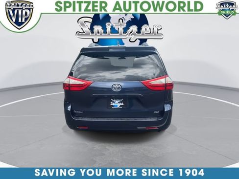 Used 2018 Toyota Sienna XLE w/ Carpet Mat Package FWD image 9