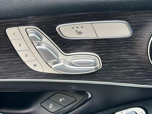 Used 2021 Mercedes-Benz GLC 300 image 25