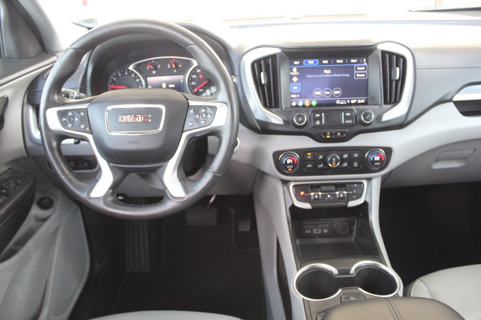 Used 2022 GMC Terrain SLT w/ Tech Package FWD image 25