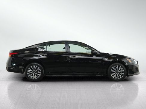 Used 2023 Nissan Altima 2.5 SV w/ SV Premium Package AWD/4WD image 6