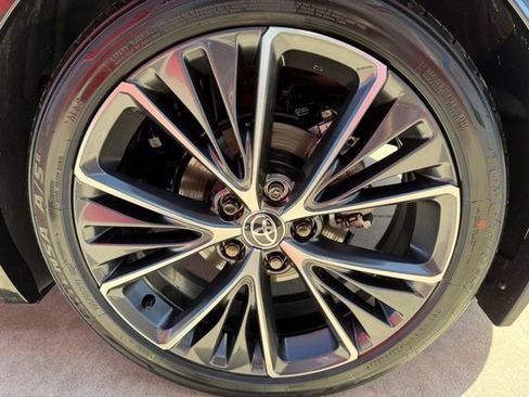 Used 2025 Toyota Prius XLE FWD image 10