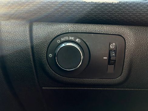 Used 2018 Chevrolet Cruze LT w/ Convenience Package FWD image 16