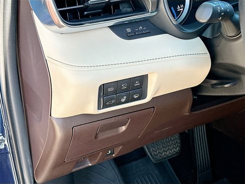 Used 2021 Toyota Highlander Limited image 10