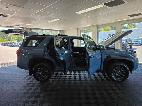 Used 2025 Toyota 4Runner SR5 AWD/4WD image 16