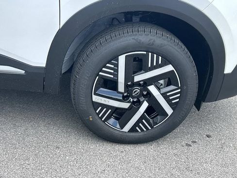 New 2026 Nissan Kicks SV w/ Cold Weather Package FWD image 9