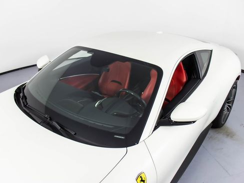 Certified 2022 Ferrari Roma image 31