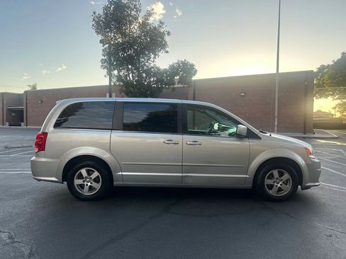 Used 2012 Dodge Grand Caravan Crew image 6