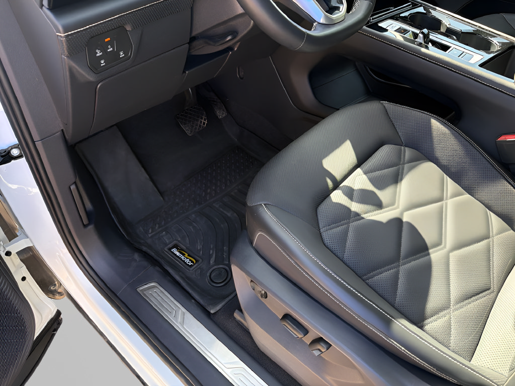 Used 2024 Volkswagen Atlas SE w/ Panoramic Sunroof Package FWD image 23
