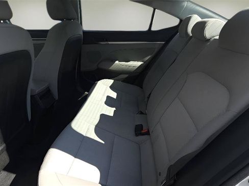 Used 2018 Hyundai Elantra Value Edition FWD image 15
