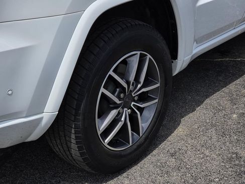 Used 2019 Jeep Grand Cherokee Overland AWD/4WD image 9