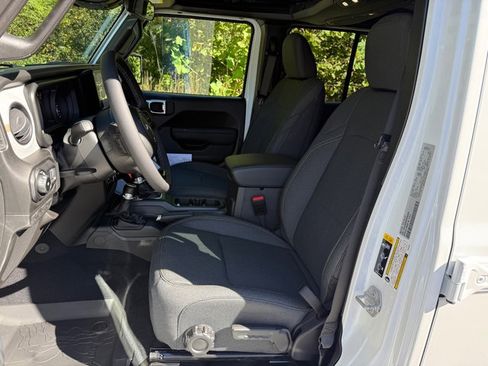 Used 2025 Jeep Wrangler Unlimited Sport image 11