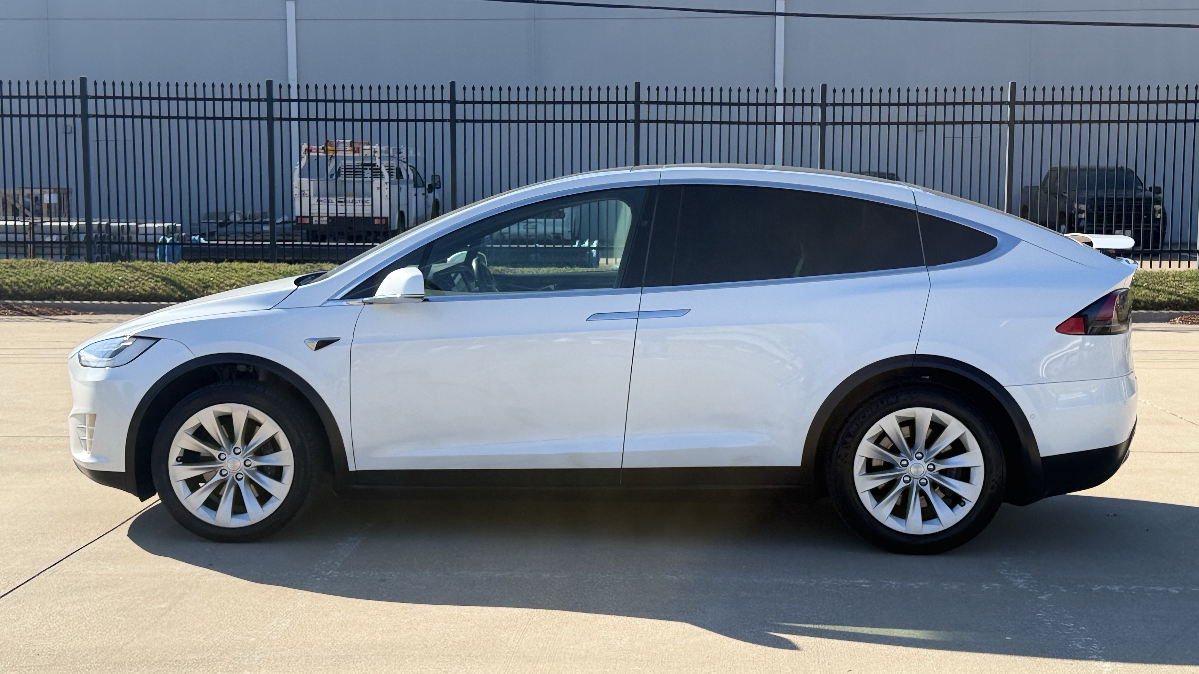 Used 2021 Tesla Model X Long Range AWD/4WD image 9