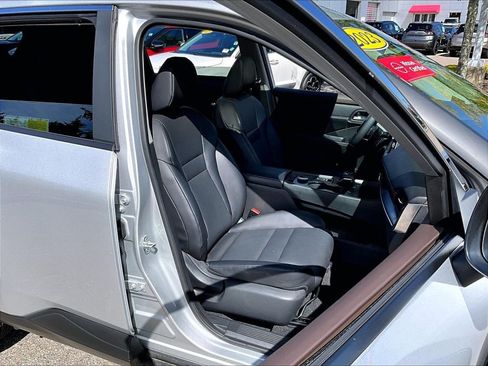 Certified 2023 Nissan Rogue SV w/ SV Premium B Package AWD/4WD image 11