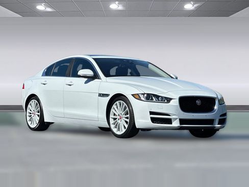Used 2017 Jaguar XE First Edition image 6